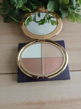 NIB Tarte ~ Glow Wardrobe Highlighting Eye & Cheek Palette